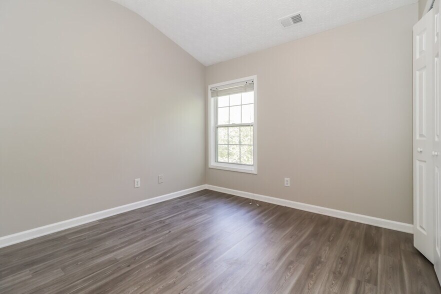 Building Photo - 108 Ancient Oaks Way