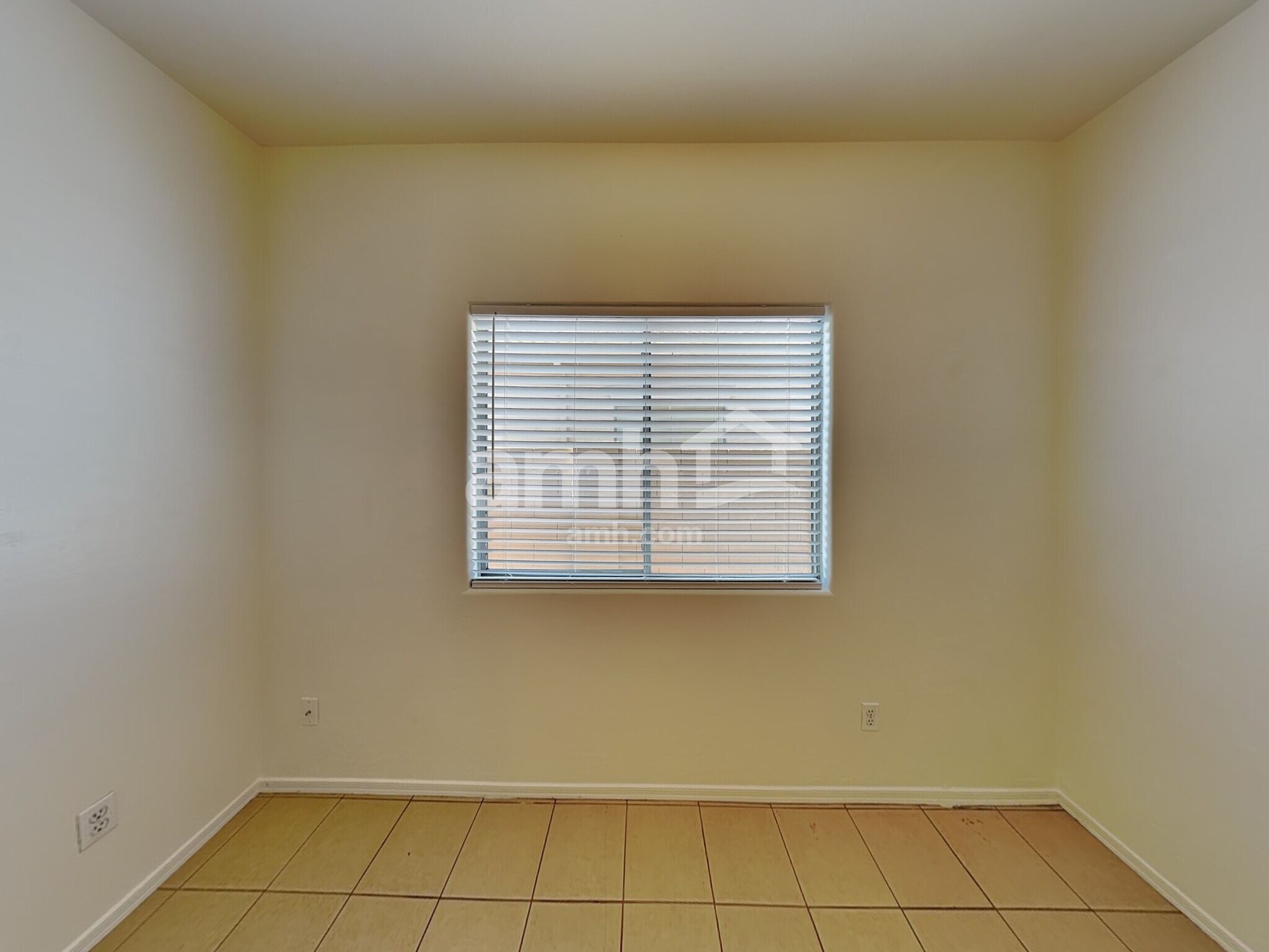 Building Photo - 8821 W Hilton Ave