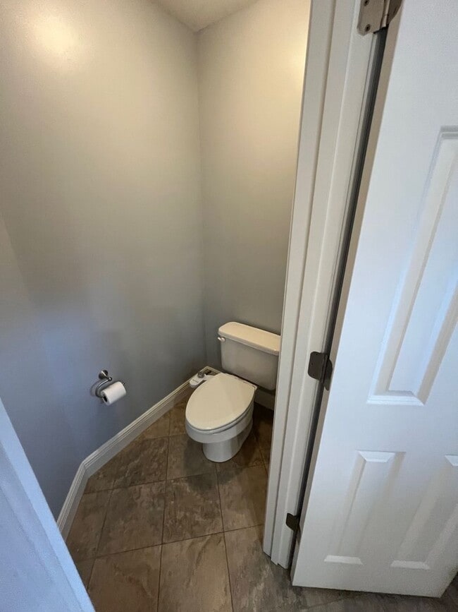 Building Photo - Spacious 4-Bedroom Home with Modern Comforts in Valdosta