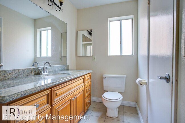 Building Photo - 2 br, 2 bath House - 830 N Dalton Ave #108