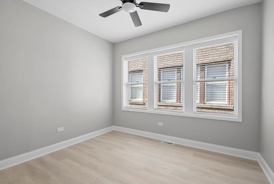 Building Photo - 1809 W Armitage Ave