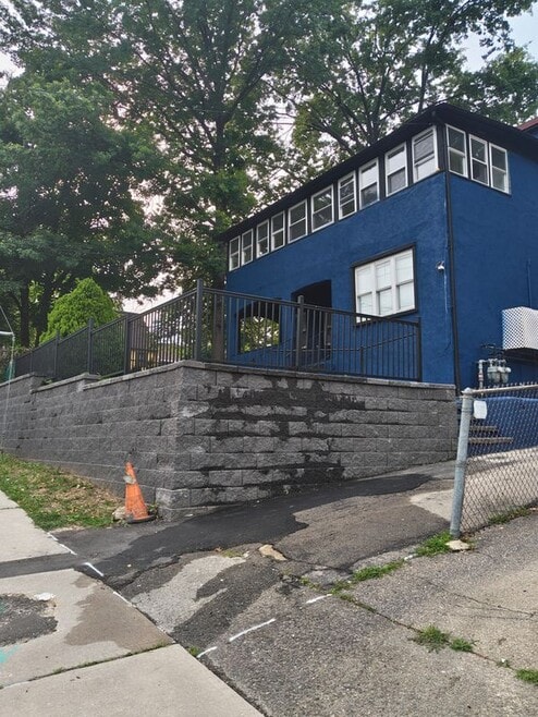 Building Photo - 122 Lincoln Ave
