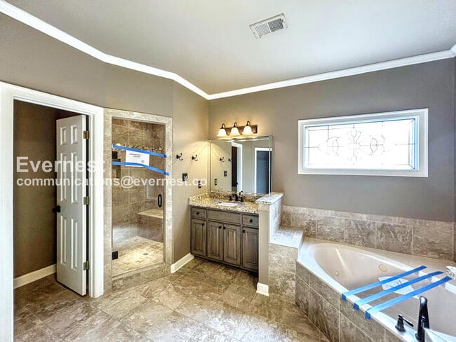 Building Photo - 10265 Buckland Bluff Cove