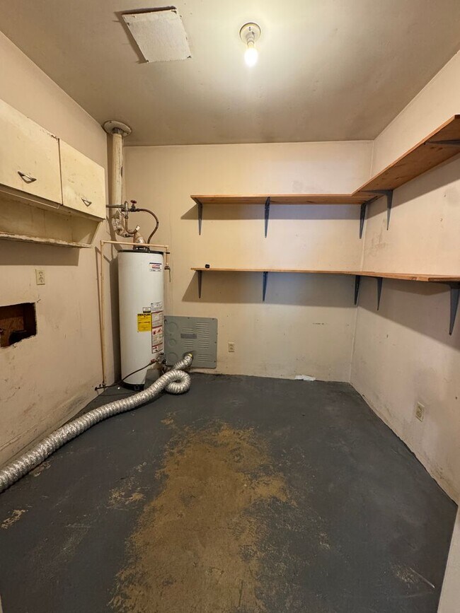 Building Photo - 400 7th Ave NE