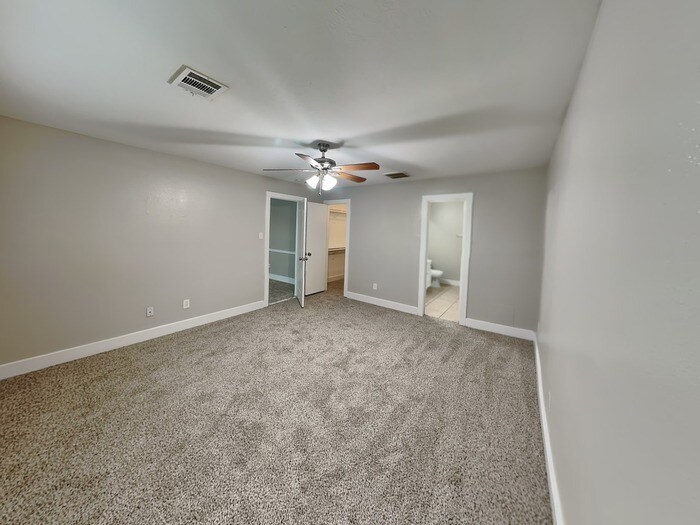 Building Photo - 430 Fishawk Way