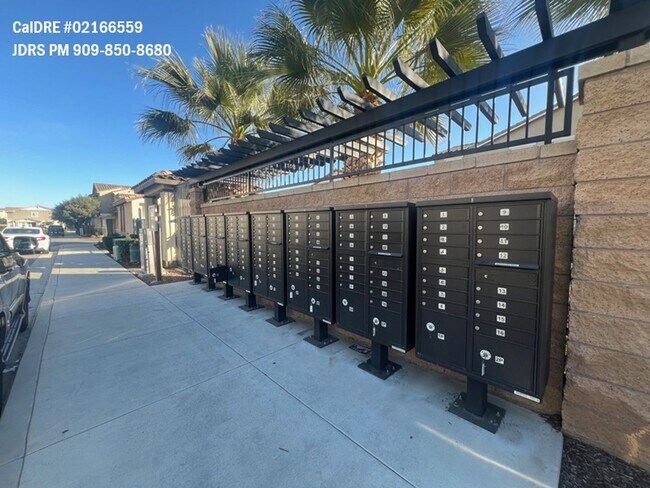 Building Photo - Chino 4 Bedroom Condo