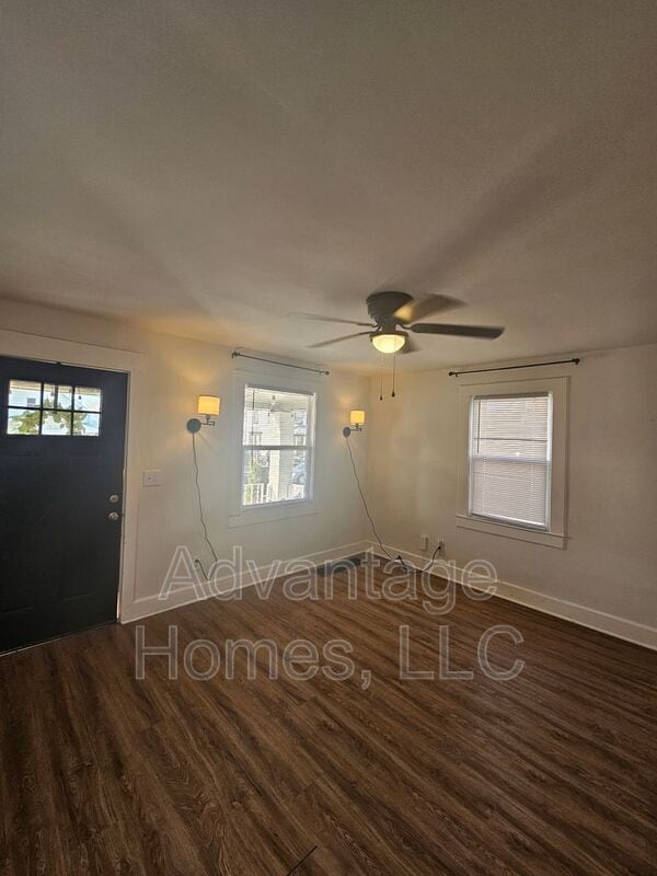 Building Photo - 4826 E 6 St