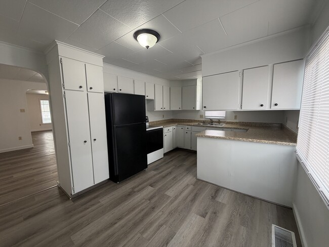 Building Photo - 338 N 2nd St