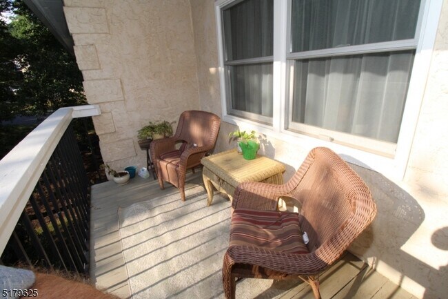 Building Photo - 11 Heritage Dr