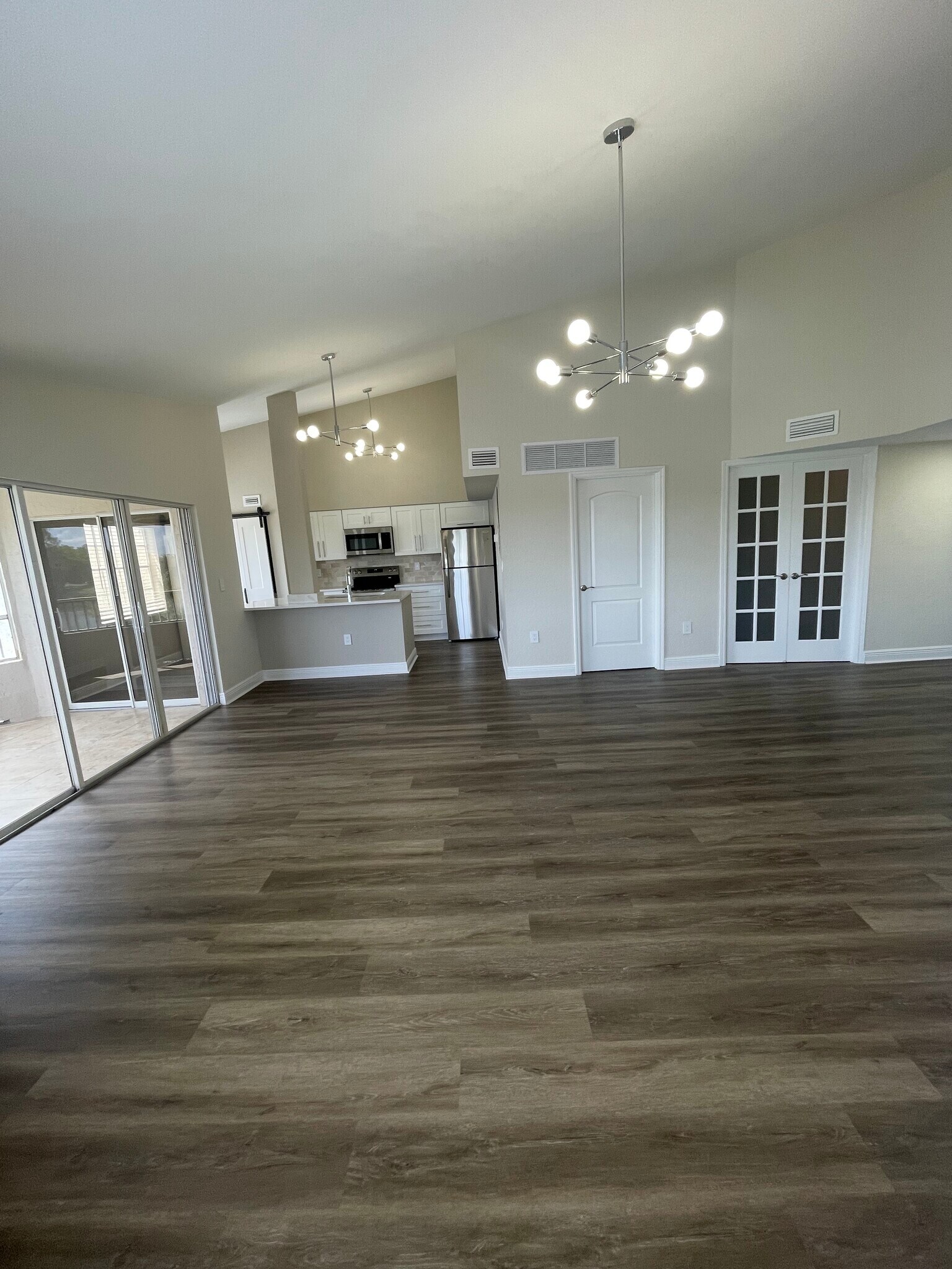 Building Photo - 2850 N Oakland Forest Dr