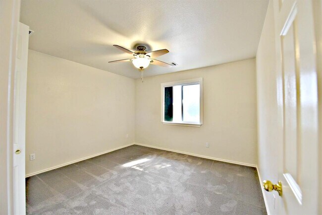 Building Photo - 4220 N Summercrest Loop