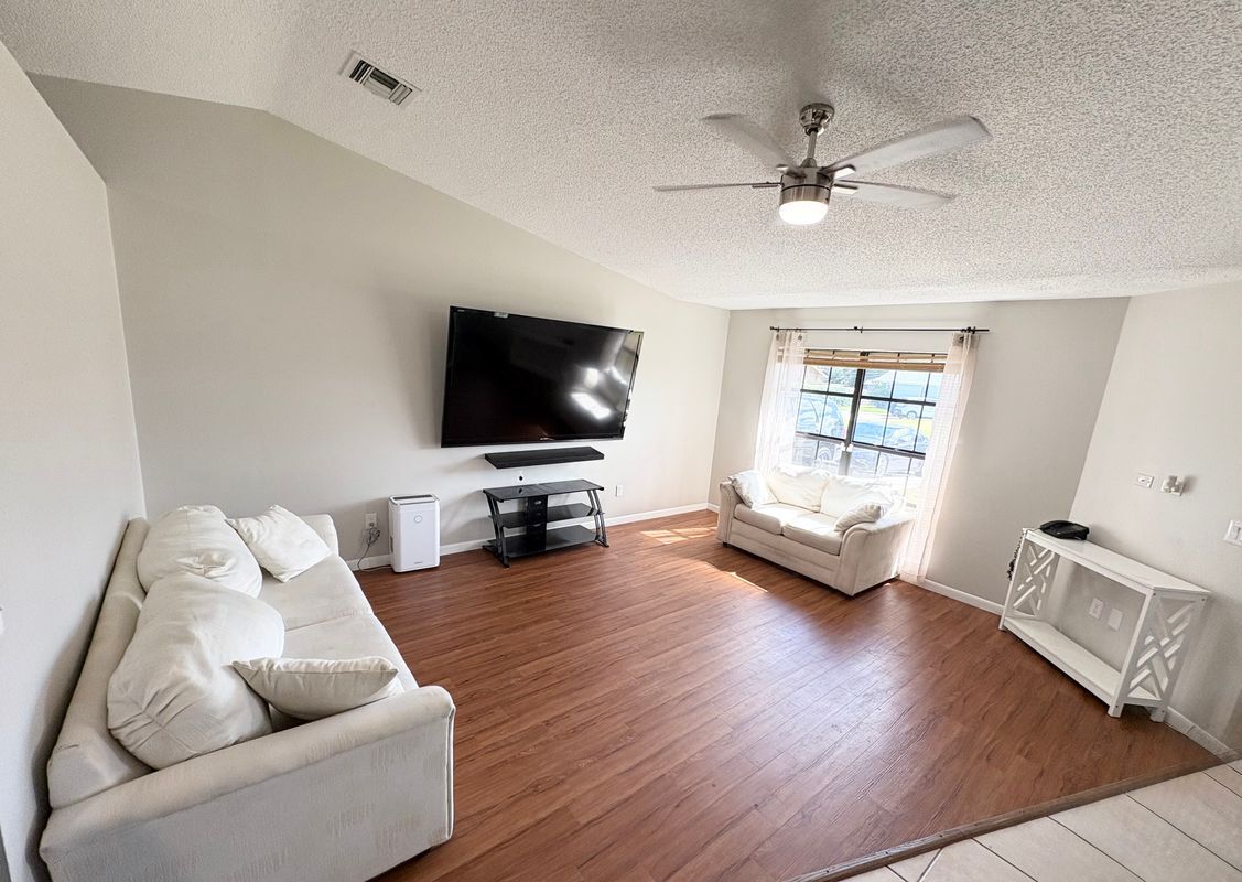 Building Photo - 581 SW Banks Terrace