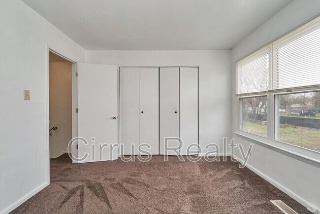 Building Photo - 2756 Peach St