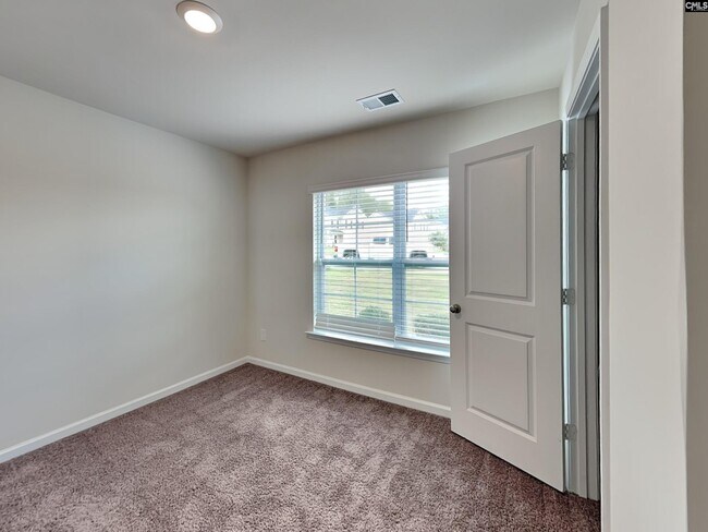 Building Photo - 302 Crooked Pne Ct