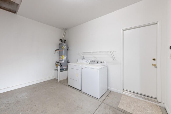 Building Photo - 78685 Rockwell Cir
