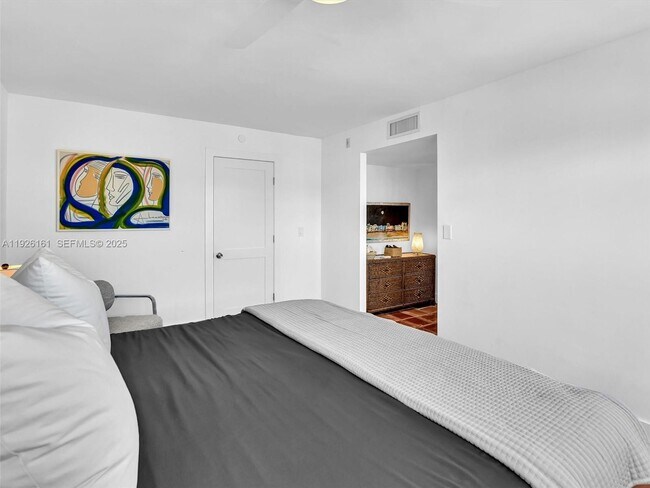 Building Photo - 1881 Washington Ave