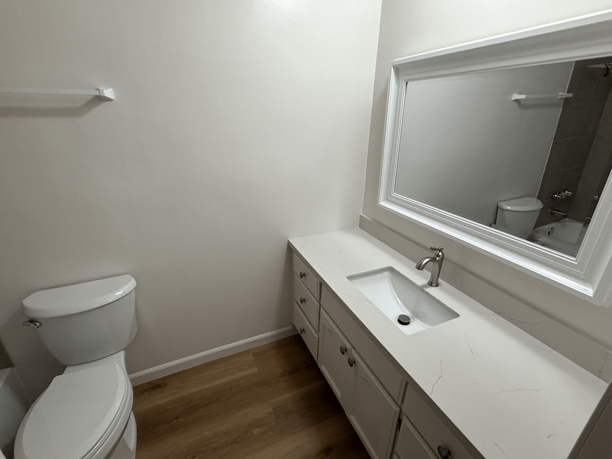 Bathroom - Sink / Toilet - 525 Jacmar Dr