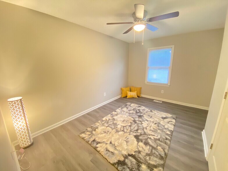 Building Photo - 314 Pine Ave