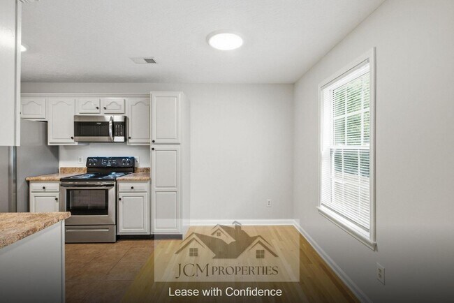 Building Photo - 700 Cottonwood Dr