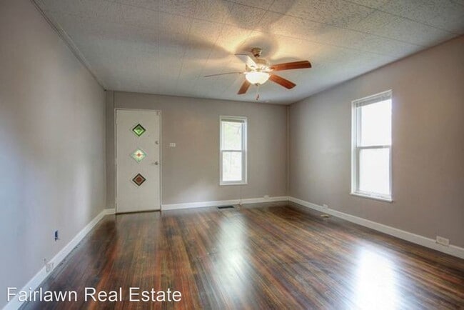 Building Photo - 3 br, 1 bath House - 302 South Grove St.