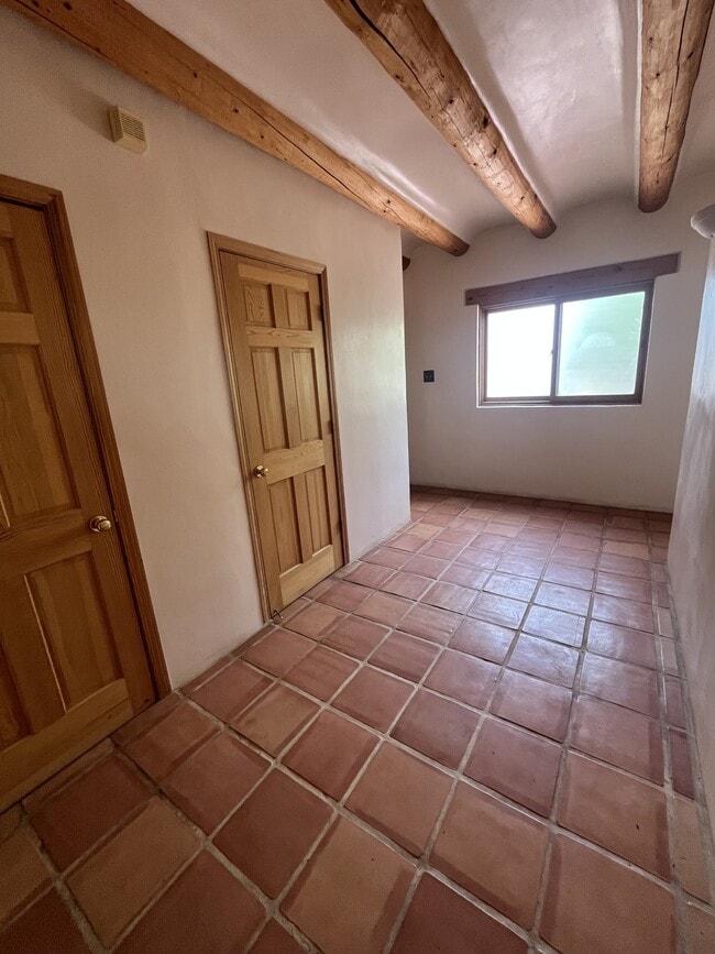 Building Photo - 120 Los Cordovas