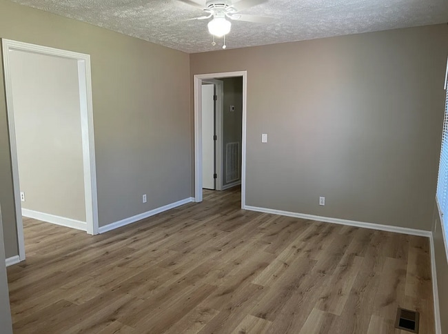 Building Photo - 824 Oak Leaf Dr