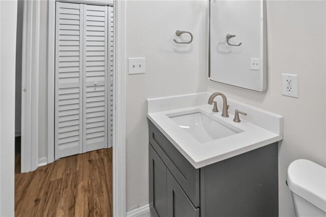 Building Photo - 475 Center Hill Ave NW