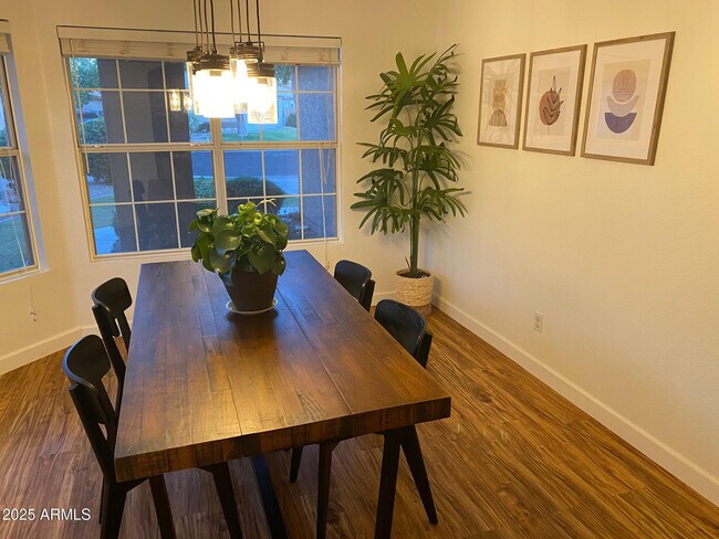 Building Photo - 3798 E Encinas Ave