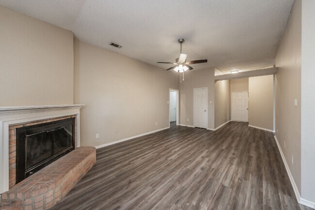 Building Photo - 1740 Cedar Tree Dr