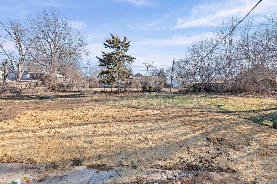 Building Photo - 5005 N Elmwood Ave