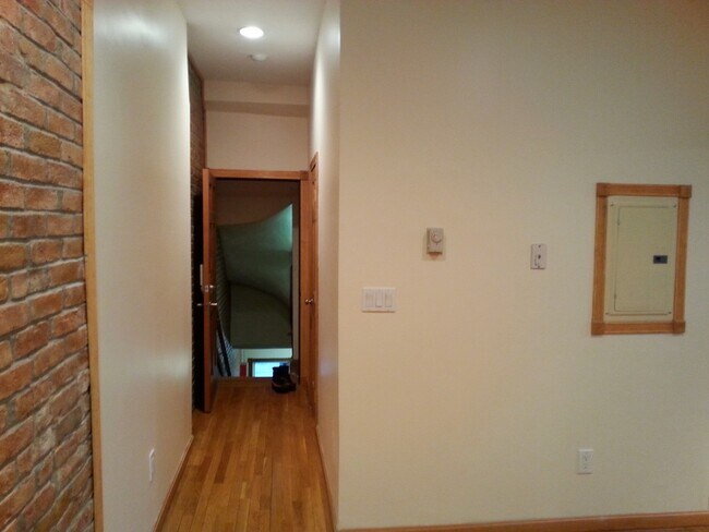 Building Photo - 44 Highland Ave