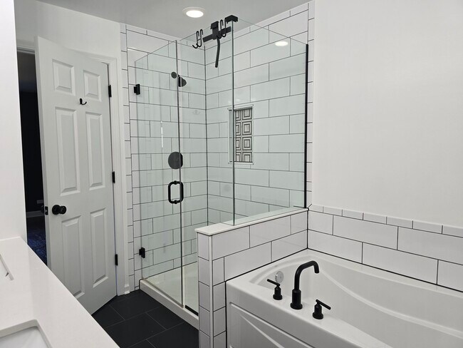 Building Photo - 1554 Millbrook Dr