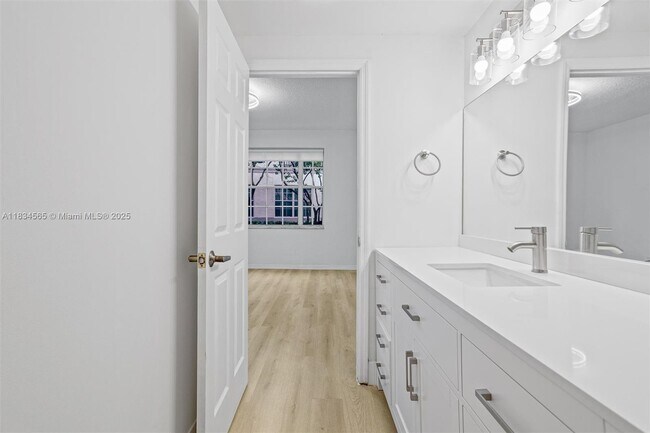 Building Photo - 775 SW 148th Ave