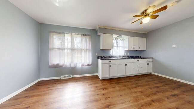 Building Photo - Shelby Schools, country ranch with garage