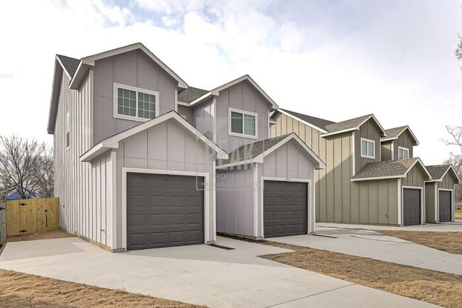 Building Photo - $1395! Stunning Fort Worth Duplex Available for Rent! Stainless Steel Fridge included!