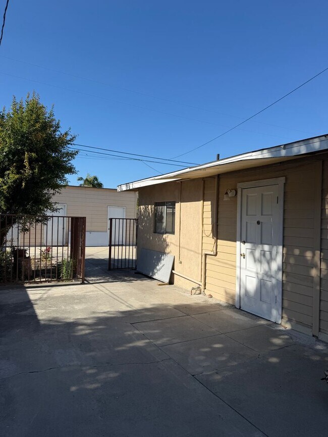 Building Photo - 10031 Larson Ave