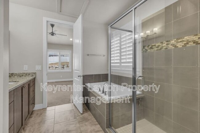 Building Photo - 1447 E Daylily Ct