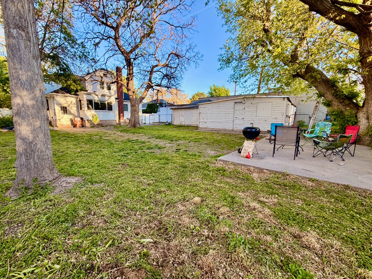 Building Photo - 1995 S Lincoln St