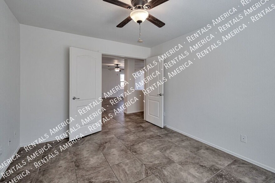 Building Photo - 757 E Cowboy Cove Trail