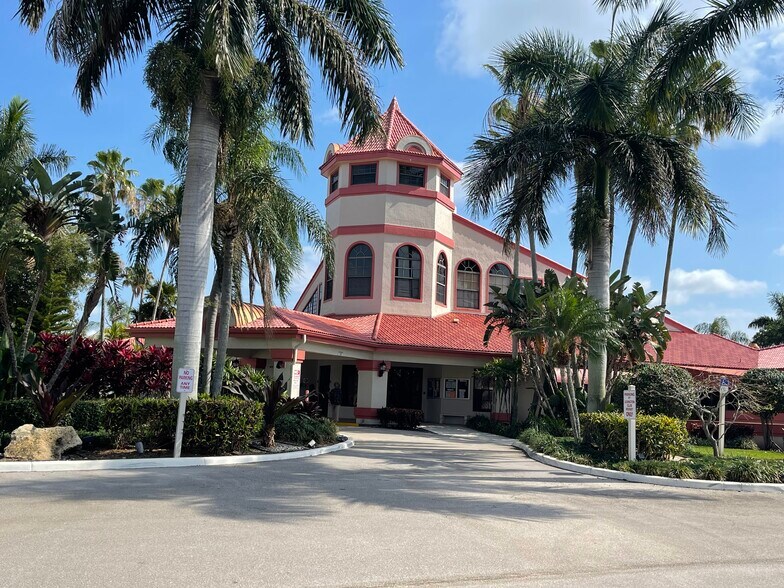 Club house front - 7942 Lexington Club Blvd