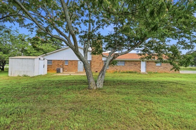 Building Photo - 31092 US-82