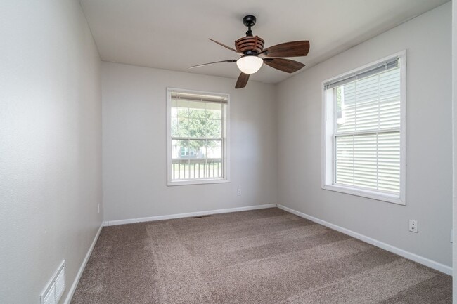 Building Photo - 4 Bedroom, 3 Bathroom Single Family Home