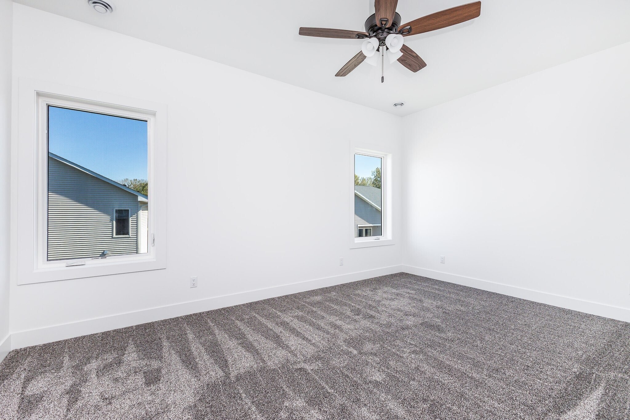 Building Photo - 1380 Autumn Ridge Ln