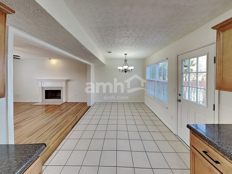 Building Photo - 2126 Burgess Ln