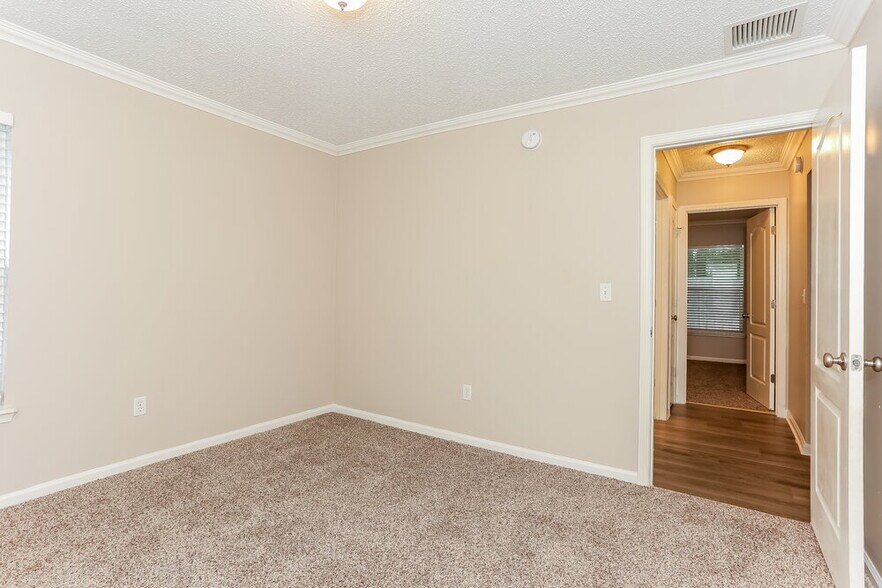 Building Photo - 14196 Crestwick Dr W