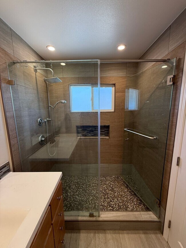 Building Photo - Updated single-level home located in the highly sought-after Killarney Farms neighborhood of Sant...