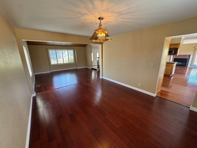 Building Photo - Spacious 5BD Fremont Home | 2-Story w/ Hug...