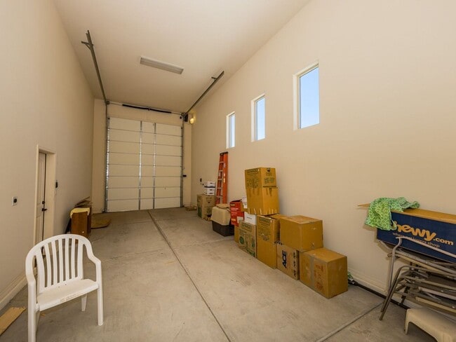 Building Photo - Furnished pool home for rent!