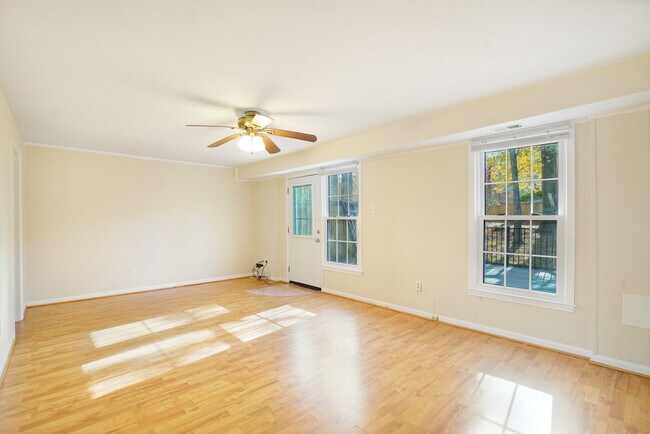 Building Photo - 4339 Cedarlake Ct