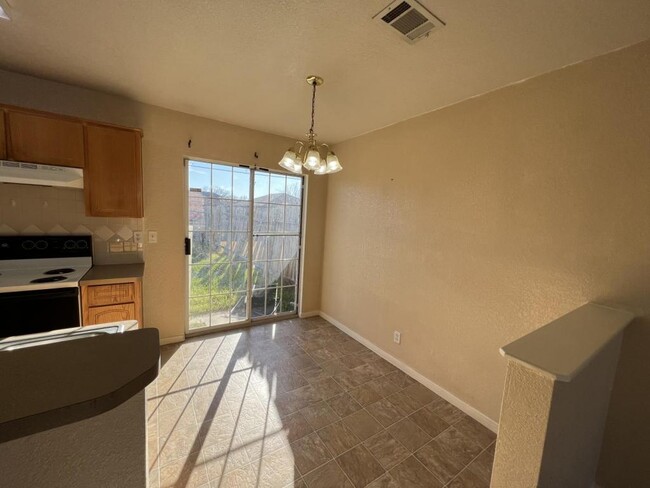 Building Photo - 1402 Dugger Cir